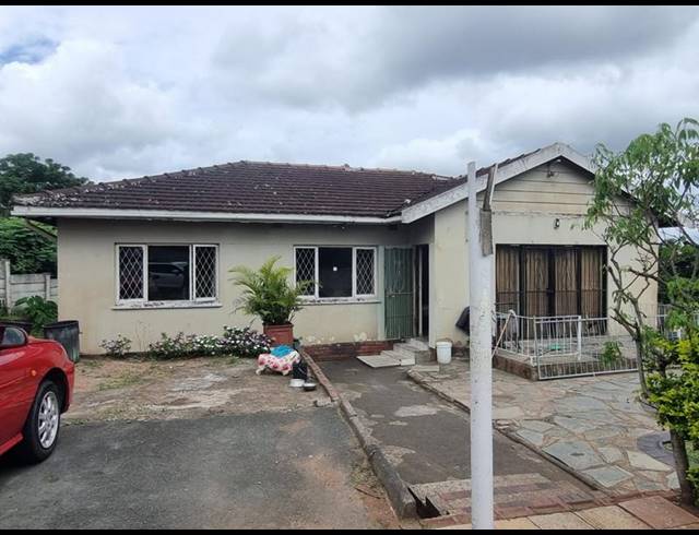 5 BEDROOM HOUSE FOR SALE IN SEA VIEW